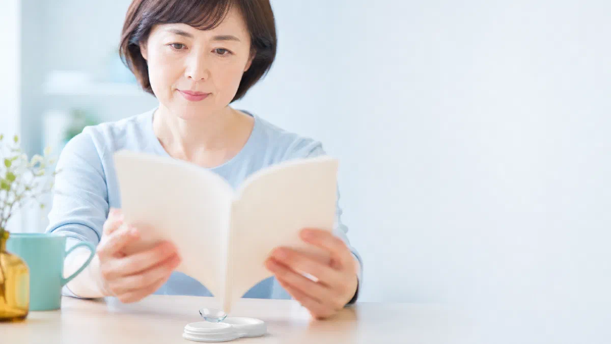 老眼のセルフチェック方法｜眼科に行く前の確認と受診の目安
